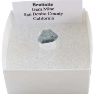 Benitoïte Cristal - La pièce de 0,5 à 1 cm